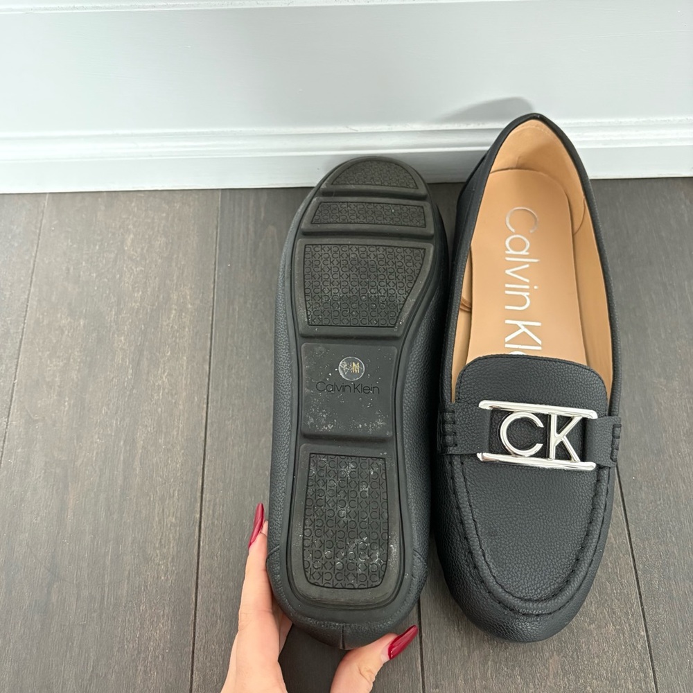 Brand New Women’s Calvin Klein Loafers Black Size 8.5 leather Silver logo - Picture 3 of 4